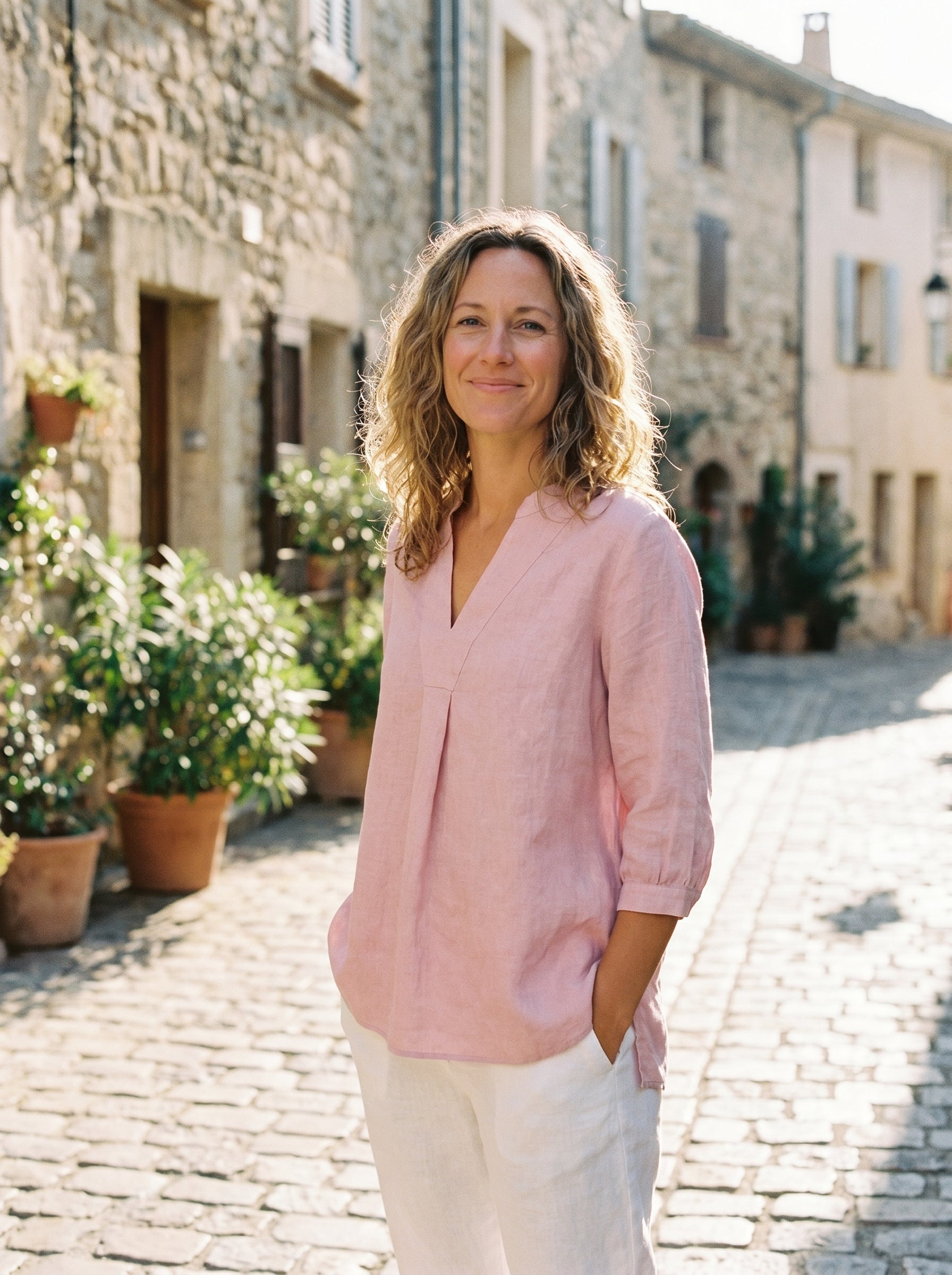 Relaxed-fit 100% linen shirt dress with stand-up collar and side vents in a soft natural tone