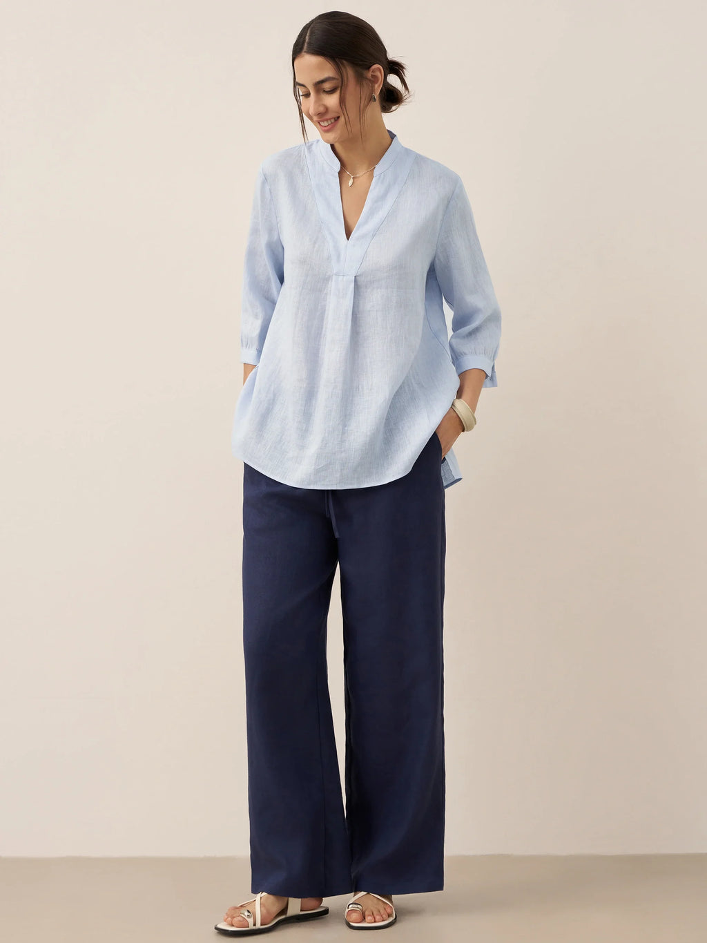 Relaxed-fit 100% linen shirt dress with stand-up collar and side vents in a soft natural tone