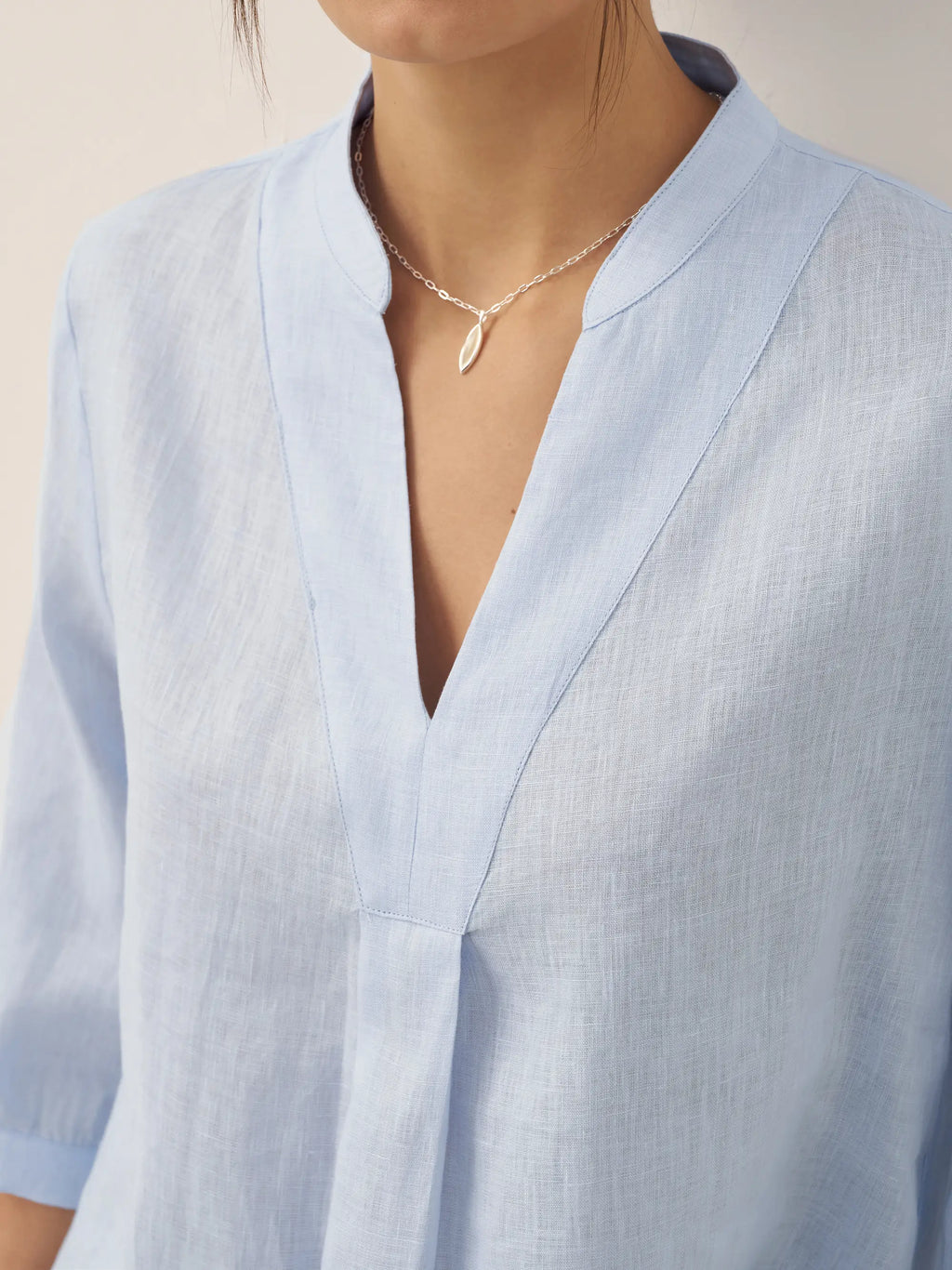 Relaxed-fit 100% linen shirt dress with stand-up collar and side vents in a soft natural tone
