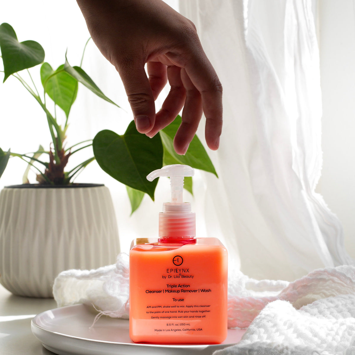 EpiLynx hydrating aloe and cucumber seed oil face wash bottle for sensitive and dry skin
