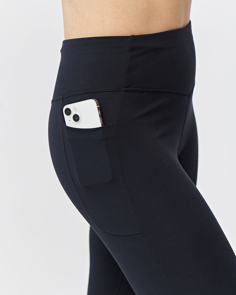 Women's high-rise cropped leggings in a 21-inch inseam with side hip pockets and sculpting squat-proof fabric