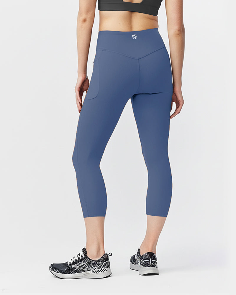 Women's high-rise cropped leggings in a 21-inch inseam with side hip pockets and sculpting squat-proof fabric