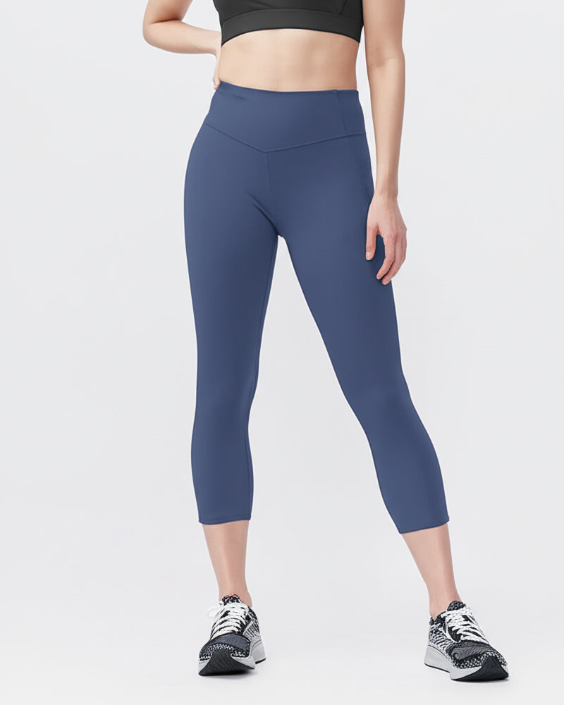 Women's high-rise cropped leggings in a 21-inch inseam with side hip pockets and sculpting squat-proof fabric