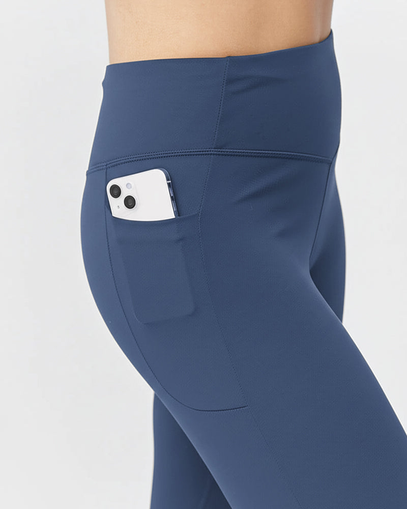 Women's high-rise cropped leggings in a 21-inch inseam with side hip pockets and sculpting squat-proof fabric