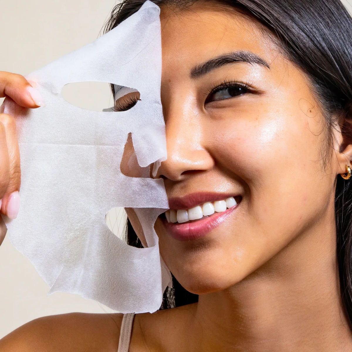 Solawave hydrating water-gel sheet mask with niacinamide and hyaluronic acid, individually wrapped biodegradable packaging