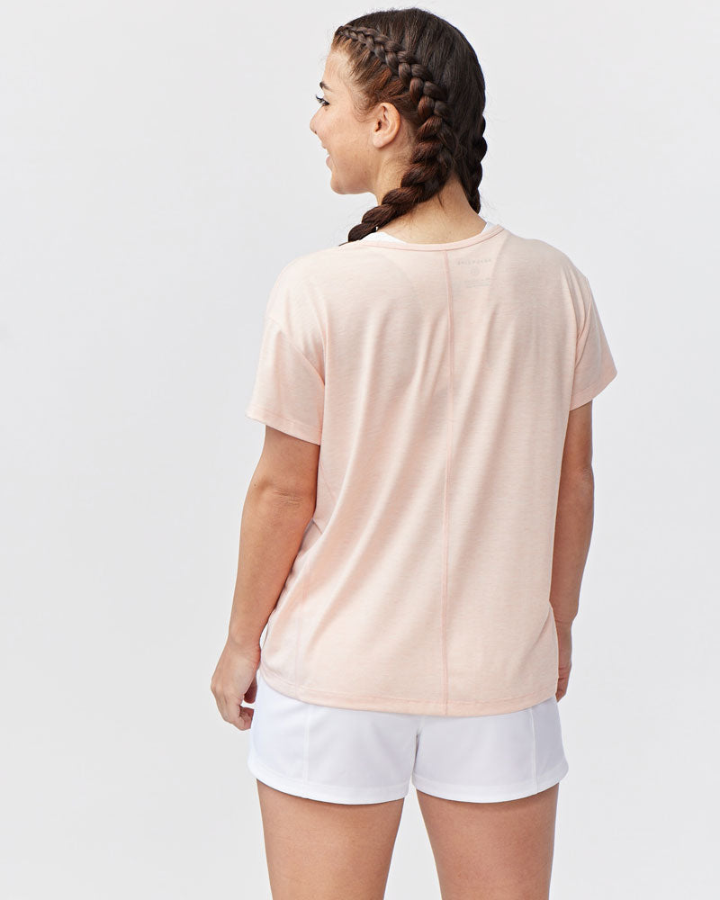 Women's relaxed-fit performance workout top in a soft, everyday style